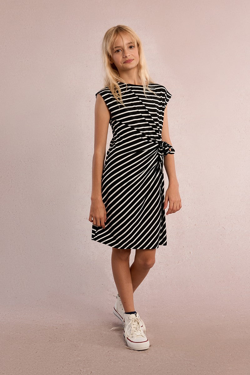BLACK/WHITE