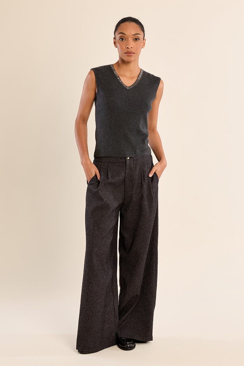 DARK GREY
